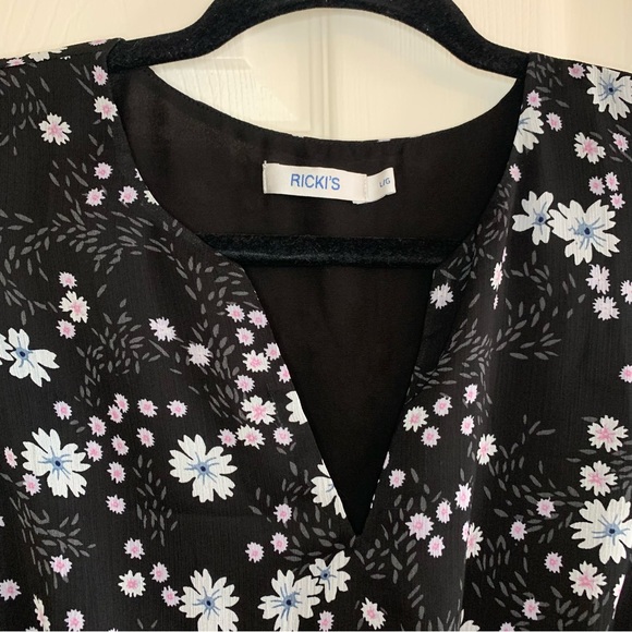 Black floral flowy peplum style top - Picture 4 of 5